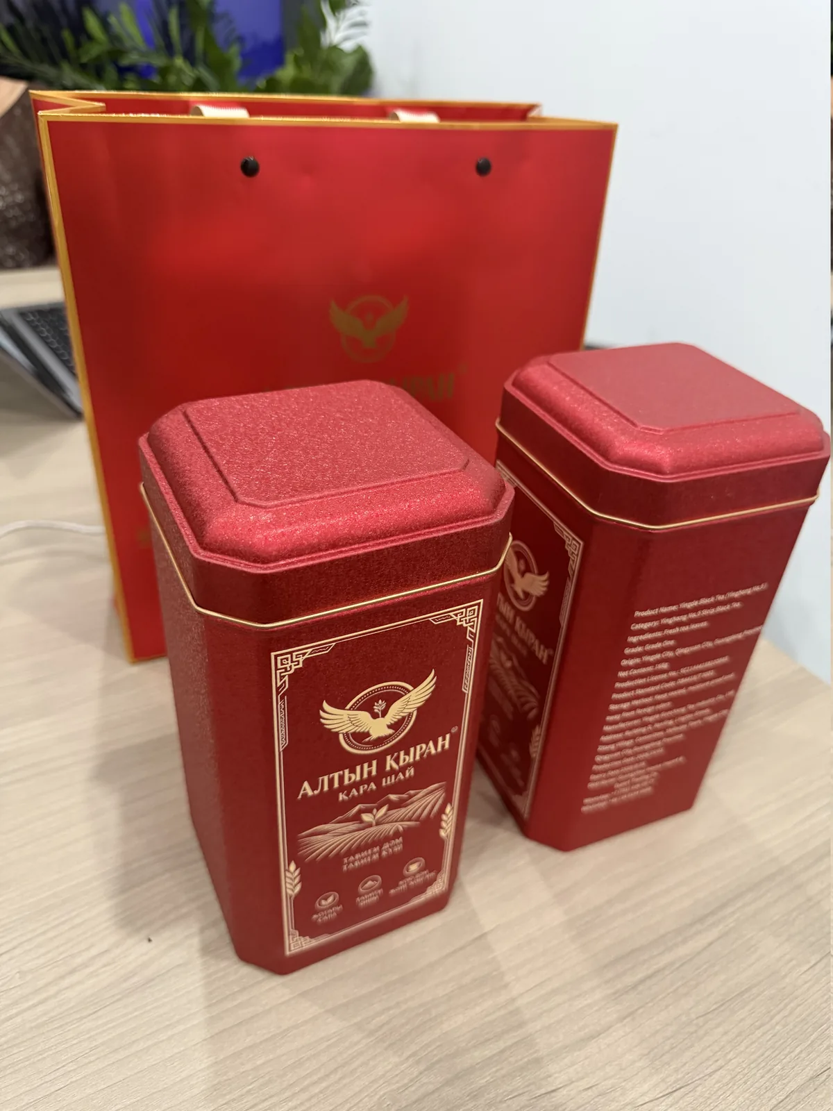 金雕红茶